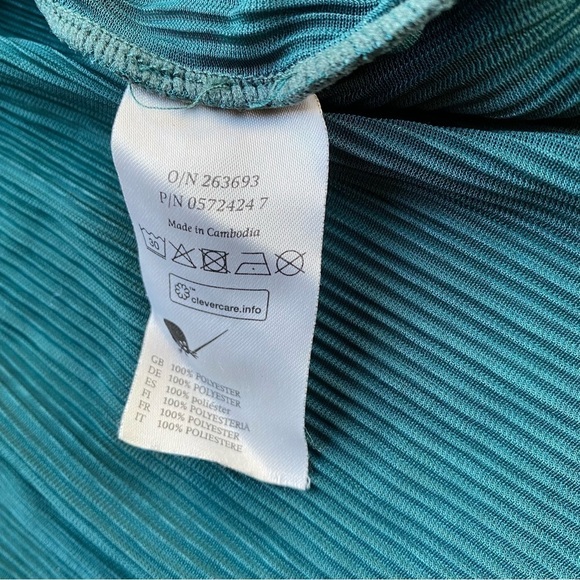 MONKI from ASOS Cropped Pleated Flowy Blouse - Picture 3 of 7